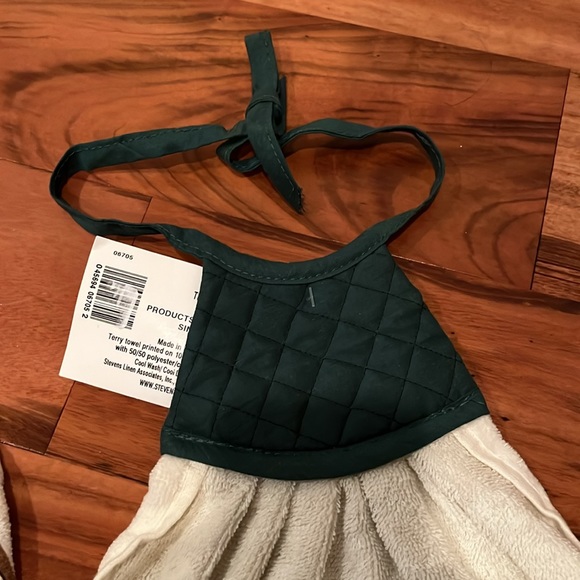 2 Brand New Kitchen Hand Towels with Tie - Bear/Cabin - Picture 5 of 7